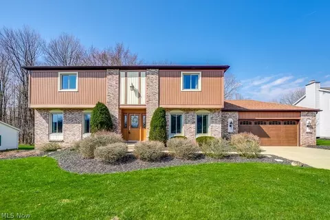 8140 Stoney Brook Dr, Chagrin Falls, OH 44023