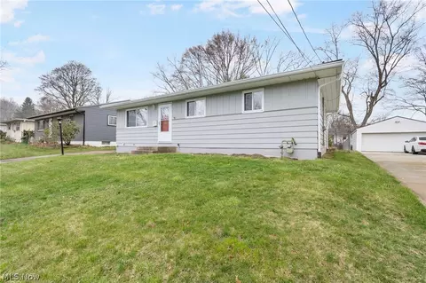 1088 Ellsworth Dr, Akron, OH 44313