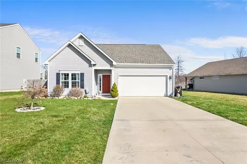 378 Springbrook Cir, Elyria, OH 44035