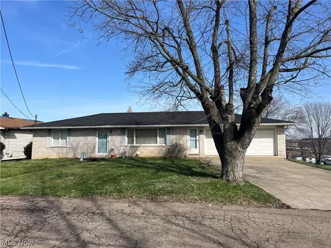 2537 7th St NE, Canton, OH 44704
