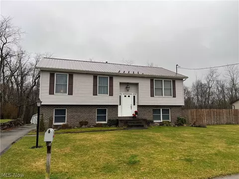 301 Skyview Dr, Wintersville, OH 43953