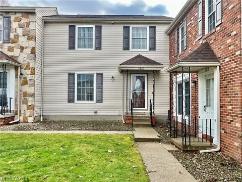 536 Austin Dr #C, Barberton, OH 44203