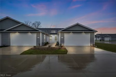 132 Acorn Ln, Elyria, OH 44035