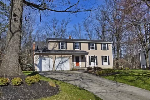 10122 Hickory Ridge Dr, Brecksville, OH 44141