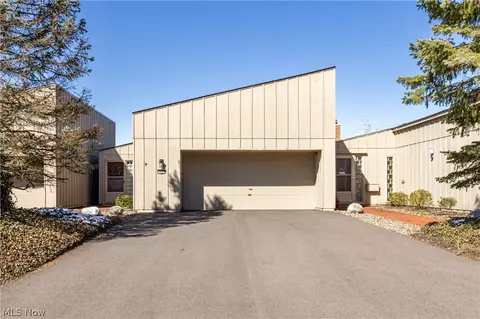 668 Sonora Ct, Berea, OH 44017