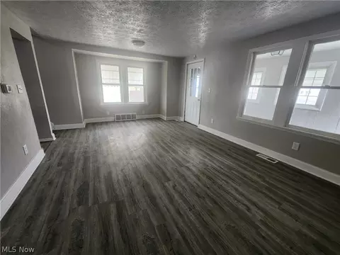 2511 E 34th St, Lorain, OH 44055 photo 9