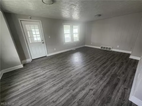 2511 E 34th St, Lorain, OH 44055 photo 5