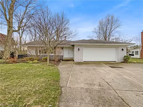 26475 Fairfax Ln, North Olmsted, OH 44070