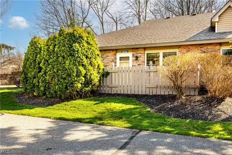 2825 Shakespeare Ln, Avon, OH 44011
