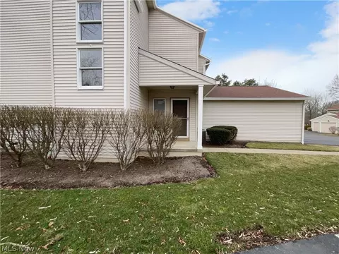 1872 Lillian Rd, Stow, OH 44224