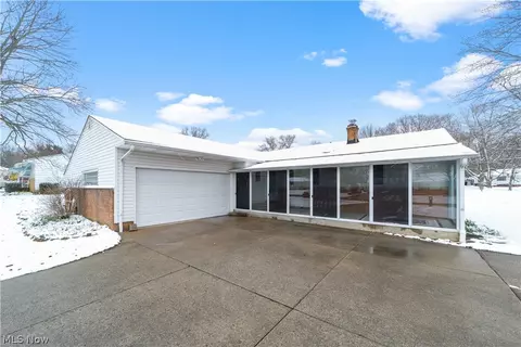 8169 Wright Rd, Broadview Heights, OH 44147