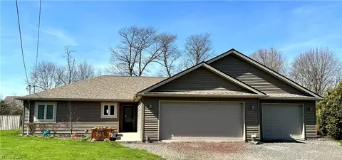 255 Fuller Dr NE, Warren, OH 44484