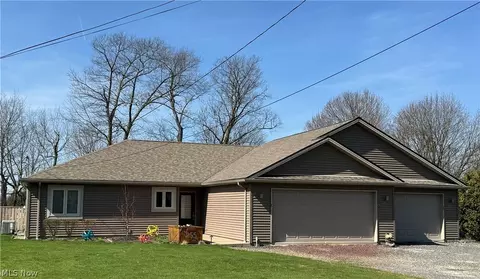 Exterior - 255 Fuller Dr NE, Warren, OH 44484 photo 2 of 2