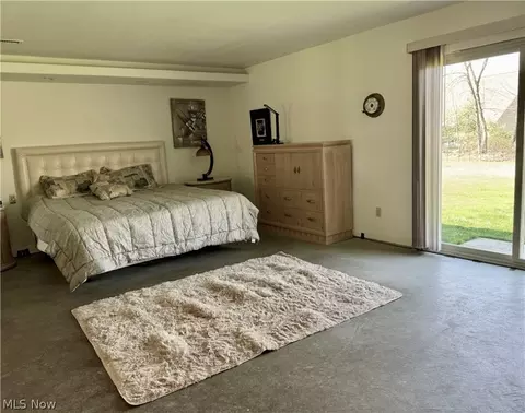 Bedroom - 255 Fuller Dr NE, Warren, OH 44484 photo 1 of 5