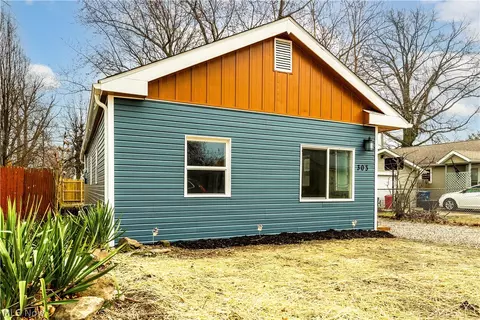 303 Delamere Rd, Vermilion, OH 44089