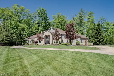 3900 Waterford Ct, Orange, OH 44122