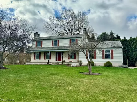 3250 Laurelridge St NW, Uniontown, OH 44685