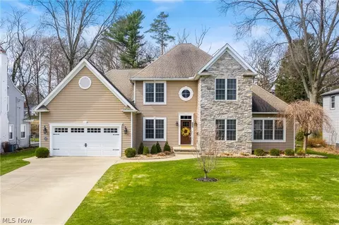 140 Sand Run Rd, Akron, OH 44313
