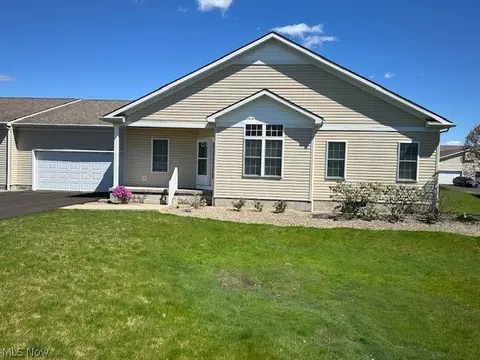 29 Abbington, Warren, OH 44481