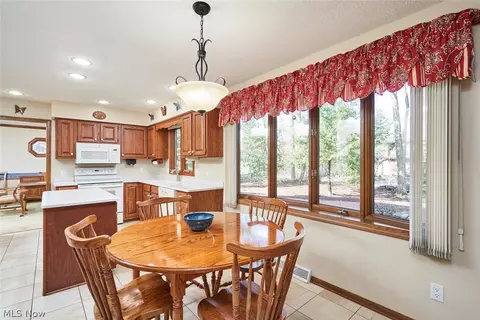 4024 Devonshire Cir, Stow, OH 44224 photo 7