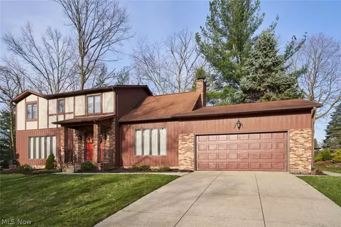 4024 Devonshire Cir, Stow, OH 44224 photo 2