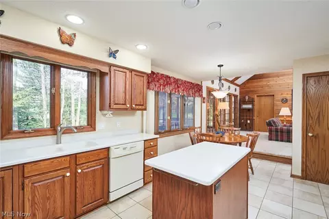 4024 Devonshire Cir, Stow, OH 44224 photo 9