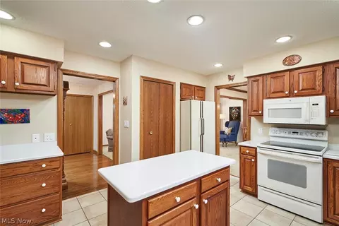 4024 Devonshire Cir, Stow, OH 44224 photo 8