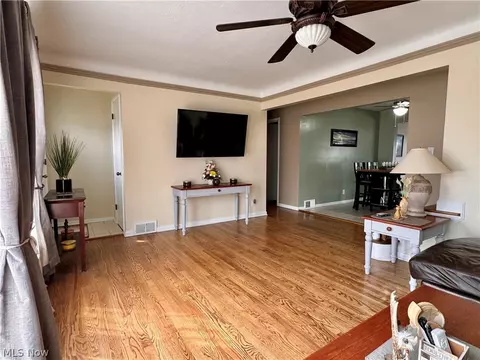 29967 Warren Rd, Wickliffe, OH 44092 photo 7