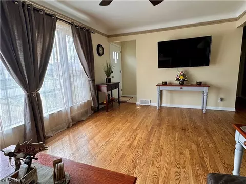 29967 Warren Rd, Wickliffe, OH 44092 photo 6