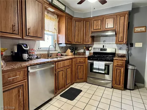 29967 Warren Rd, Wickliffe, OH 44092 photo 9
