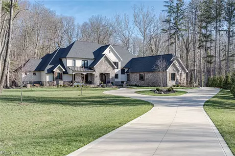 3903 Granger Rd, Akron, OH 44333