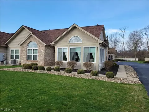 695 E Western Reserve Rd #201, Poland, OH 44514