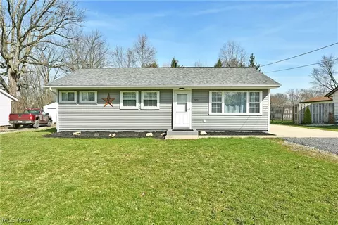 2370 Clearview Dr, Warren, OH 44483