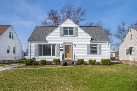 1646 Harwich Rd, Lyndhurst, OH 44124