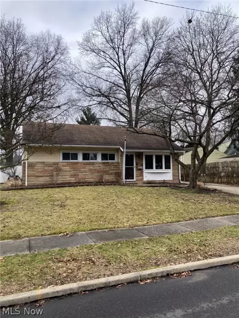 3070 8th St, Cuyahoga Falls, OH 44221