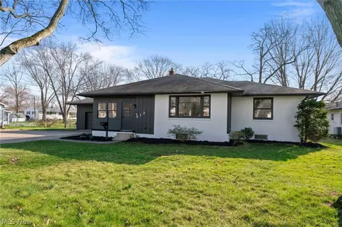 513 N Main St, Amherst, OH 44001
