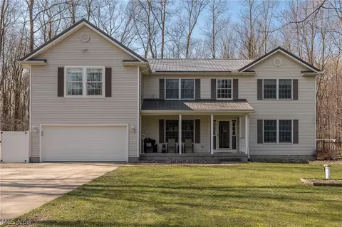8104 Autumn Dr, Chardon, OH 44024