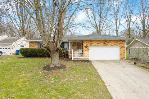 547 Hartzell Dr, Norton, OH 44203
