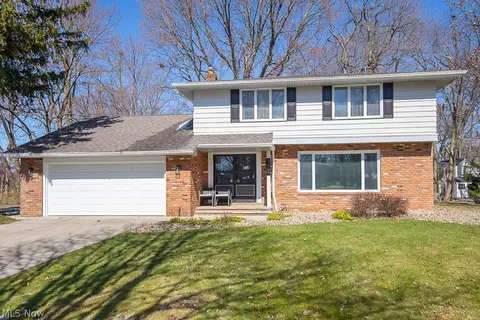 5609 Harleston Dr, Lyndhurst, OH 44124