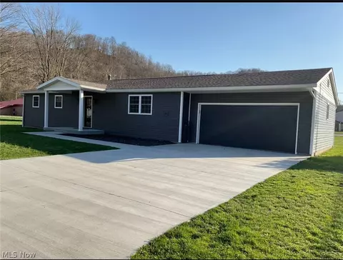 100 Jomar Dr, Saint Marys, WV 26170