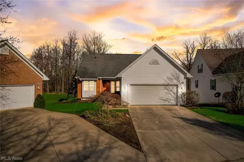 562 Fountain View Trl, Aurora, OH 44202