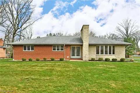 2788 Hoffman Cir NE, Warren, OH 44483