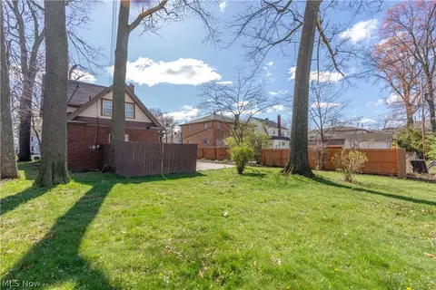 Exterior - 357 Raff Rd NW, Canton, OH 44708 photo 7 of 9