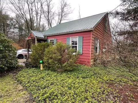 4095 Homeland Ave NE, Louisville, OH 44641