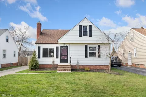 1534 Longwood Dr, Mayfield Heights, OH 44124