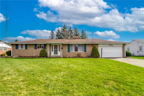 1540 Overlook Dr, Alliance, OH 44601