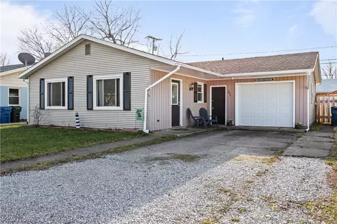 296 Harcourt Rd, Vermilion, OH 44089
