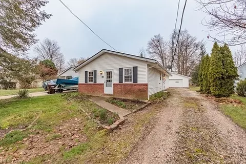 1125 Lake Ave, Aurora, OH 44202