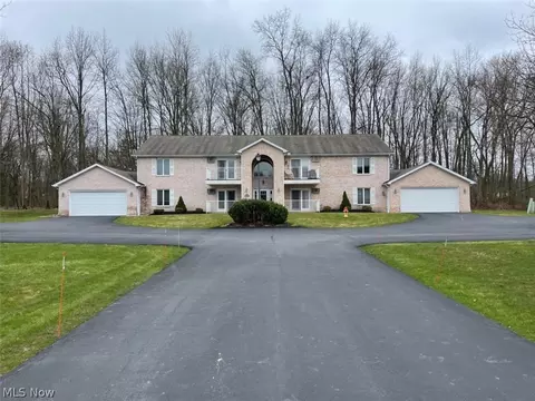857 Auburn Hills Dr, Youngstown, OH 44512