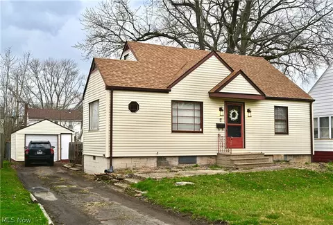 598 Oak Knoll Ave SE, Warren, OH 44483